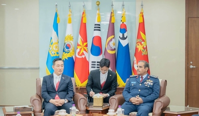 Chief of Staff of Qatar Armed Forces Meets with Korean Defense Minister 